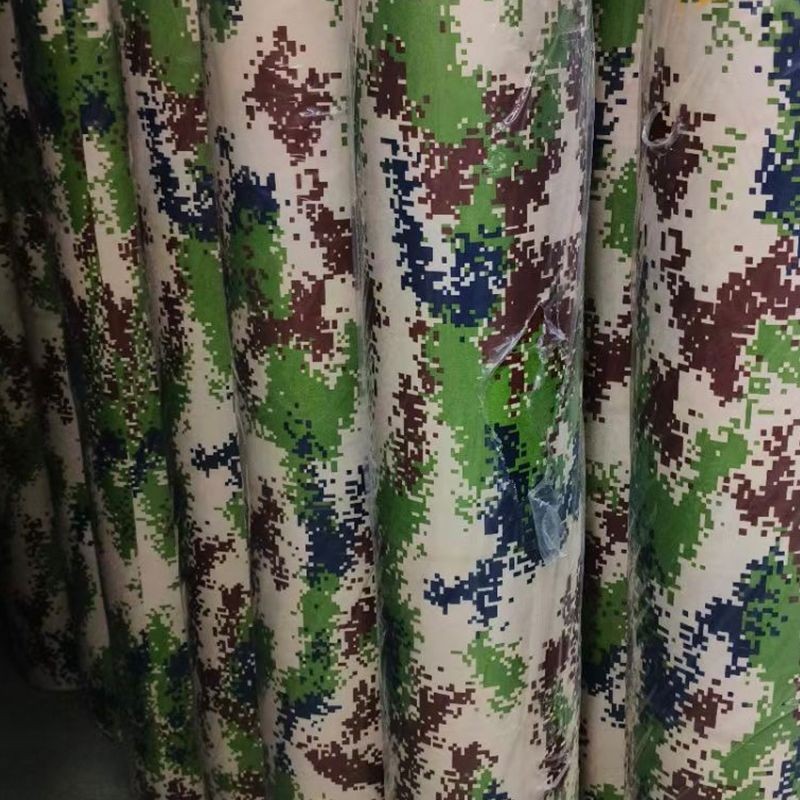 Camouflage flame-retardant fabric